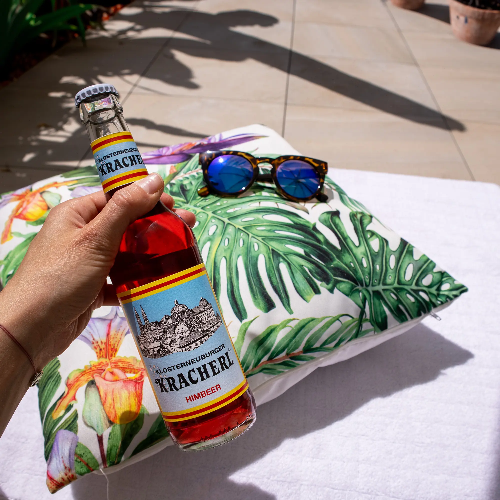 Kracherl Flaschen im Schnee